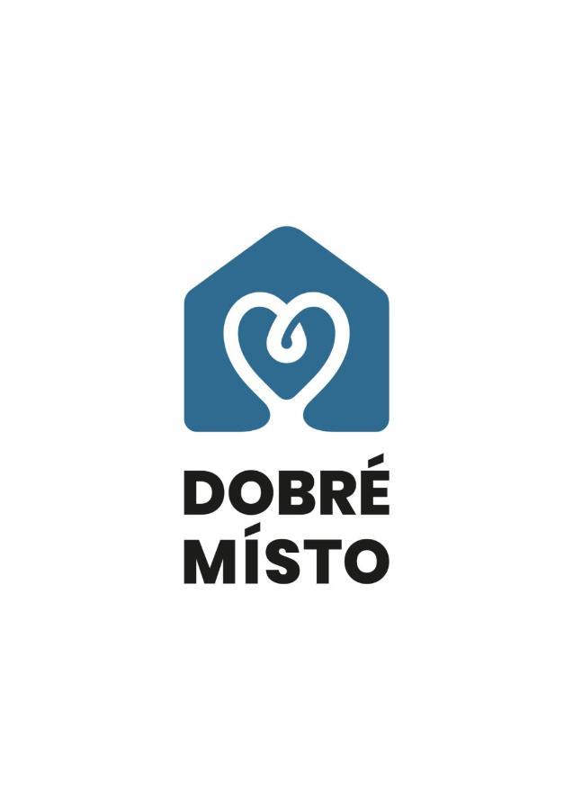 Отель Dobre Misto Крнов Экстерьер фото